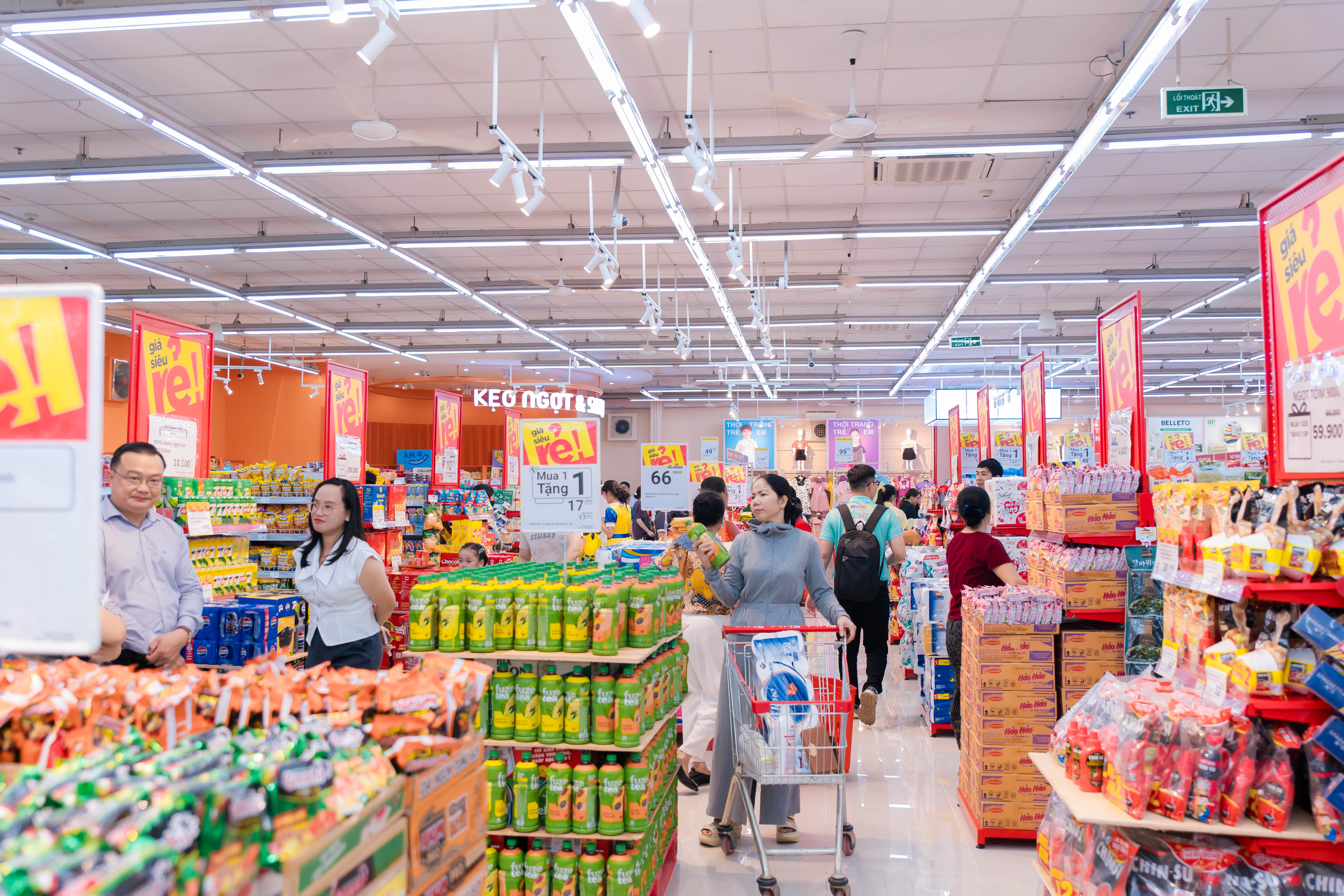 Người tiêu dùng quan tâm nhiều tới các ưu đãi dành cho hàng hoá thiết yếu (1).jpg Người tiêu dùng quan tâm nhiều tới các ưu đãi dành cho hàng hoá thiết yếu (1).jpg